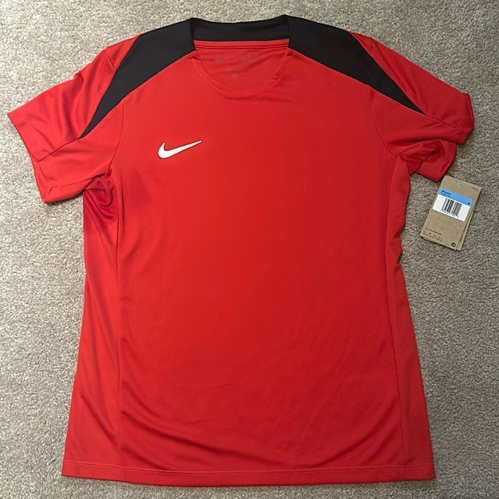 Nike Women’s Dri-Fit Strike 24 SS Top!